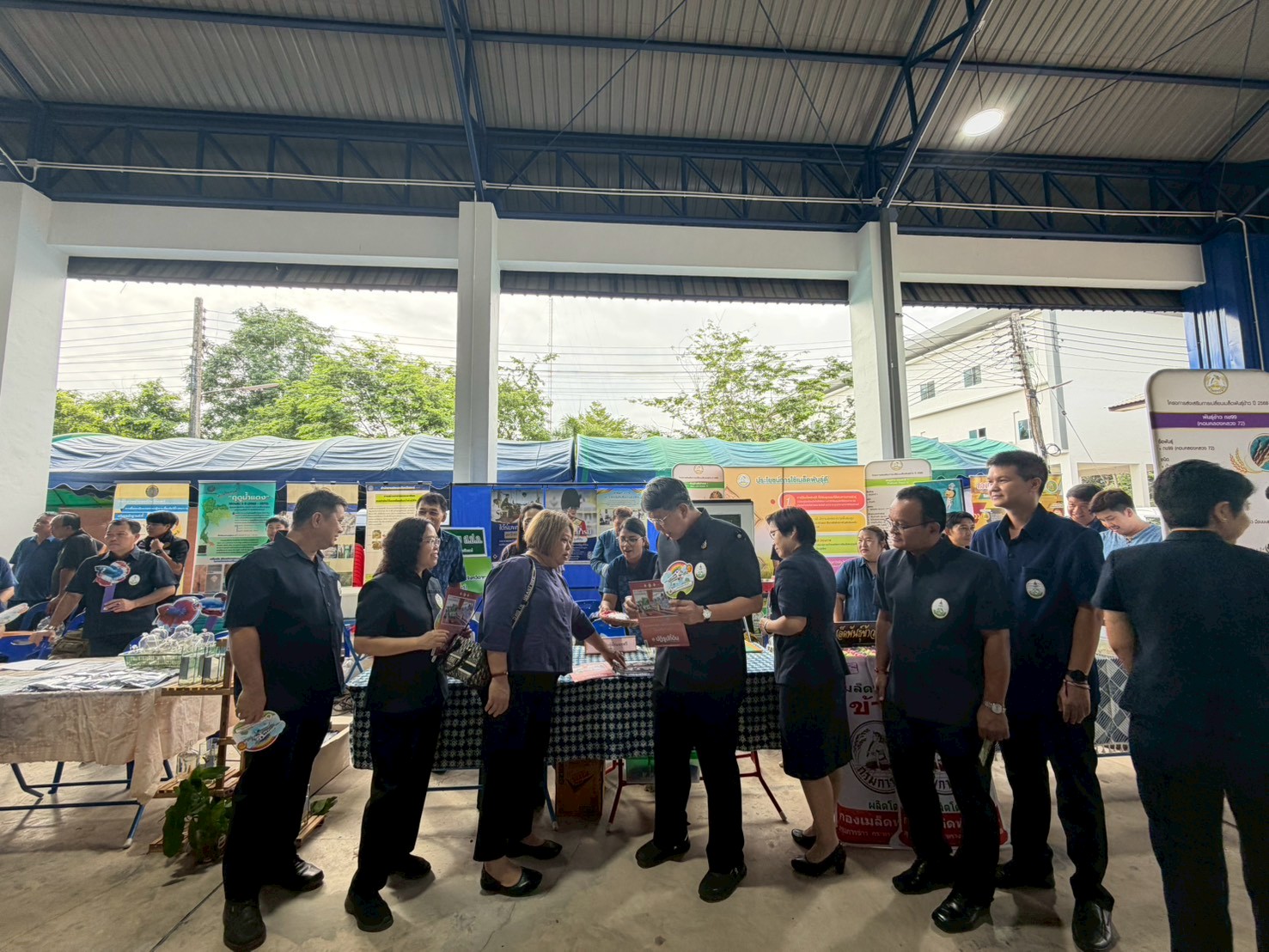 title - ส.ป.ก.แพร่ ร่วมจัดคลินิกเกษตรเคลื่อนที่ ให้บริการประชาชน เพื่อให้บริการ แบบครบวงจรและพัฒนาศักยภาพเกษตรกรในพื้นที่อำเภอร้องกวาง